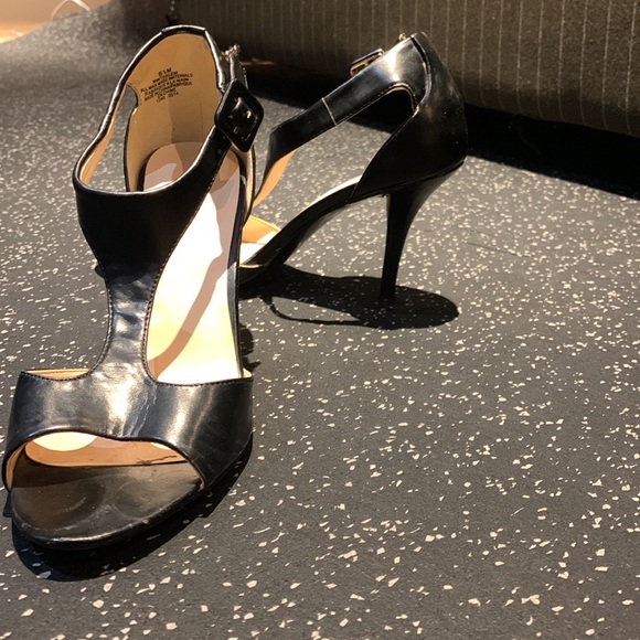 Nine West Strappy Heels Size 8.5 - Picture 2 of 2